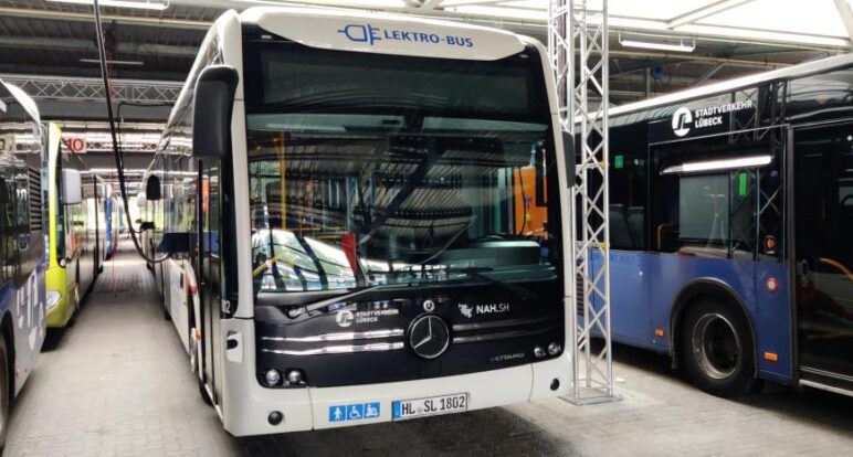 http://Elektrobus%20beim%20Laden